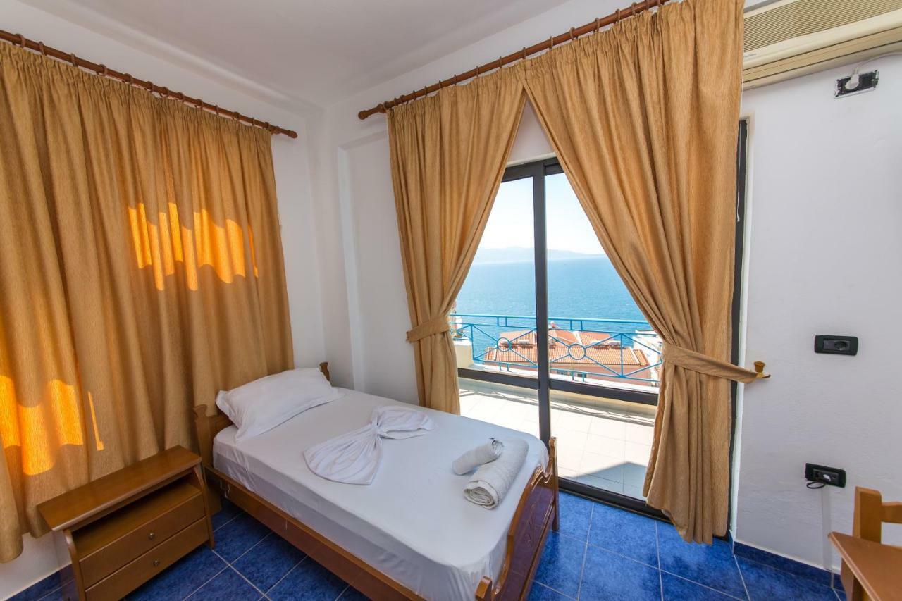 Blue Heaven Hotel Sarandë Exteriör bild