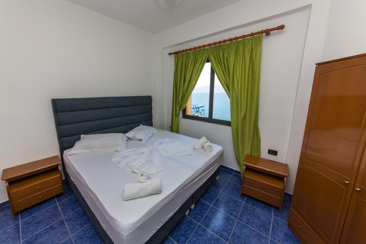 Blue Heaven Hotel Sarandë Exteriör bild